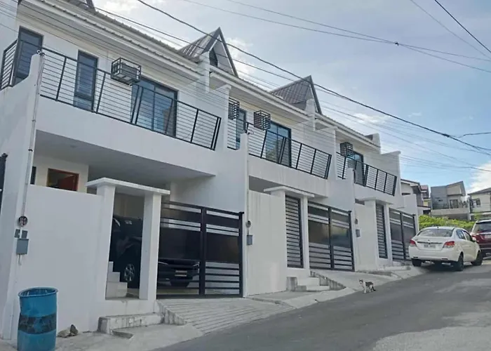3 Bedroom Batasan Qc For 10 *