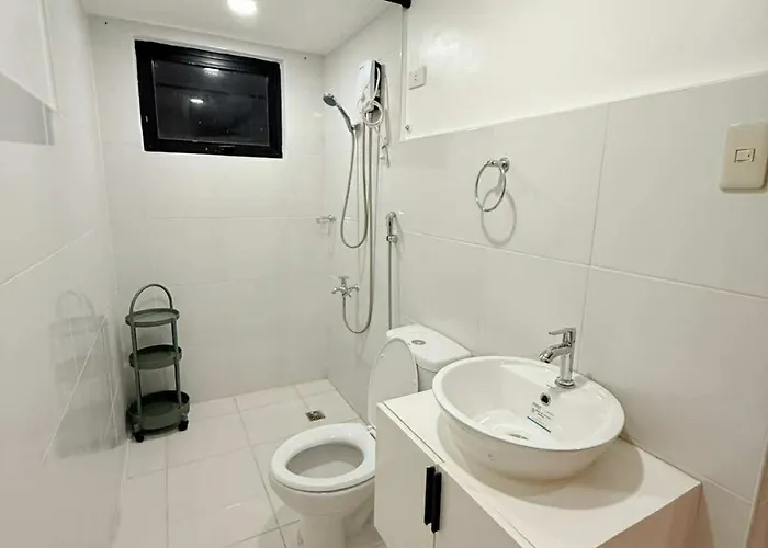 3 Bedroom Batasan Qc For 10 Apartamento
